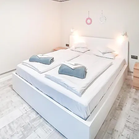 Apartament 1 Bedroom Gorgeous In *